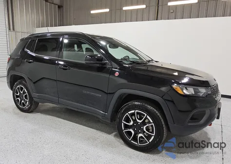 2024 Jeep Compass Trailhawk z USA, uszkodzony, nr VIN 3C4NJDDN2RT137327